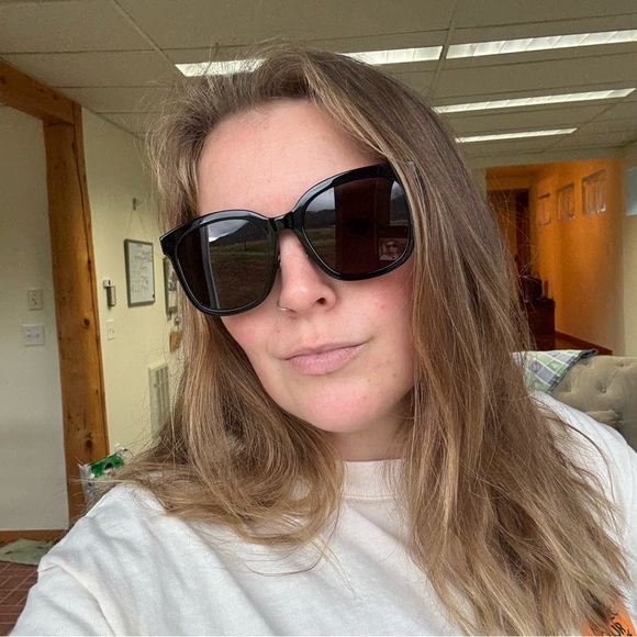 YSL Sunnies - Picture 11 of 11